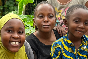 Faustia uit Rwanda met haar gezin